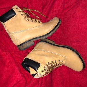 Nubuck combat boots